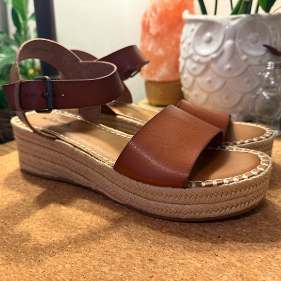 Cute platform sandals - Picture 3 of 4